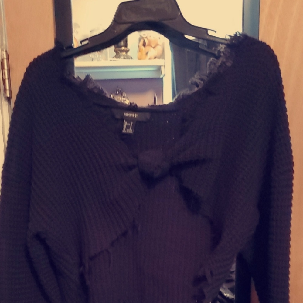 F21 cropped distressed black crop sweater